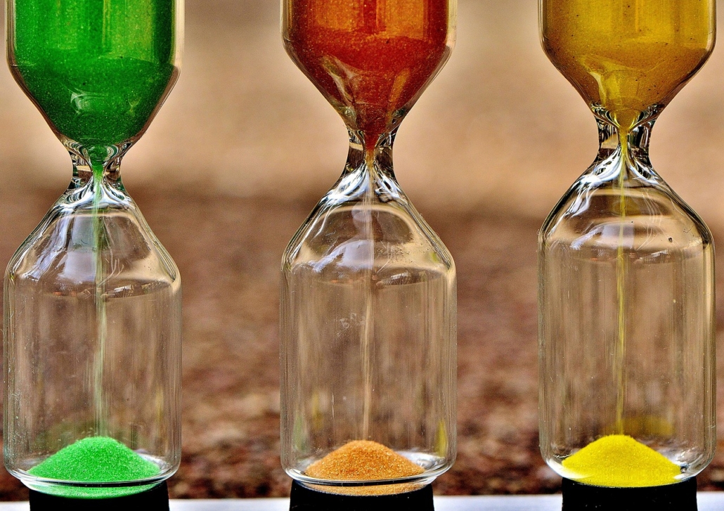 3 hourglasses with different coloured sand signifying time running out